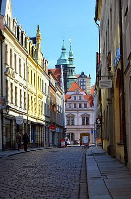 Fassaden gucken in der Pirnaer Altstadt - 90 Prozent aller Häuser sind hier saniert. - © Thessa Wolf