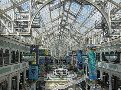 Abbildung 2: Große Malls sind ebenfalls ein wichtiger Teil der Gewerbeimmobilien und für entsprechende Unternehmen interessante Investitionsobjekte. - © Foto: Sueblimely (CC0-Lizenz) / pixabay.com