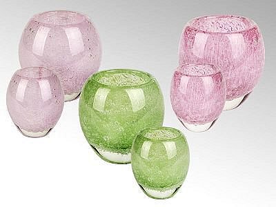 Auf durchsichtigem Glas wirken die knalligen Trendfarben nicht so aufdringlich, wie man an den Vasen Salviato von Lambert sieht. - © Lambert