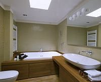 Mit ein paar Umbaumaßnahmen lässt sich die Badewanne ausgetauschen und erneuern. - © aaphotograph - Fotolia.com