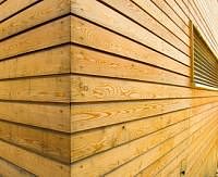 Fassaden aus Holz liegen voll im Trend - egal ob aus Vollholz oder in Form von Holzwerkstoffplatten. - © foto.fritz - Fotolia.com